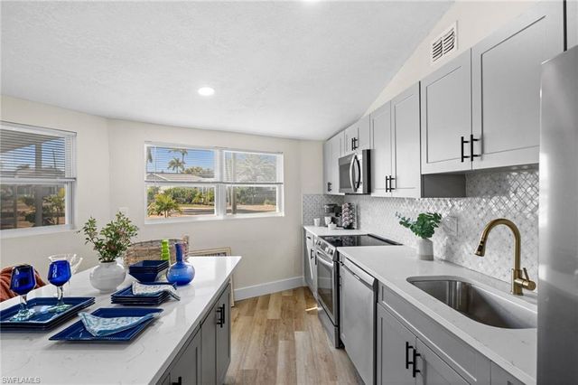 190 Tarpon RD, Fort Myers Beach, FL 33931