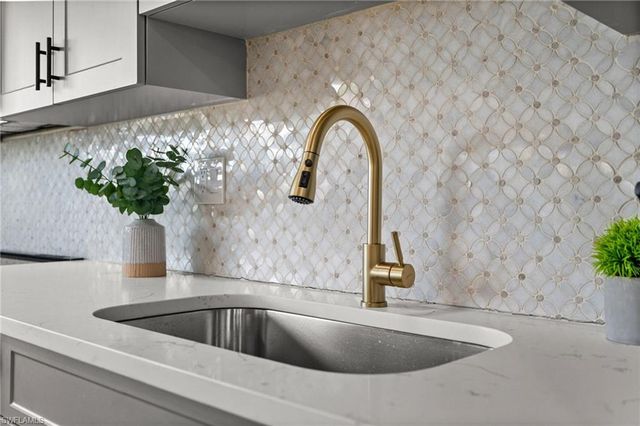 190 Tarpon RD, Fort Myers Beach, FL 33931