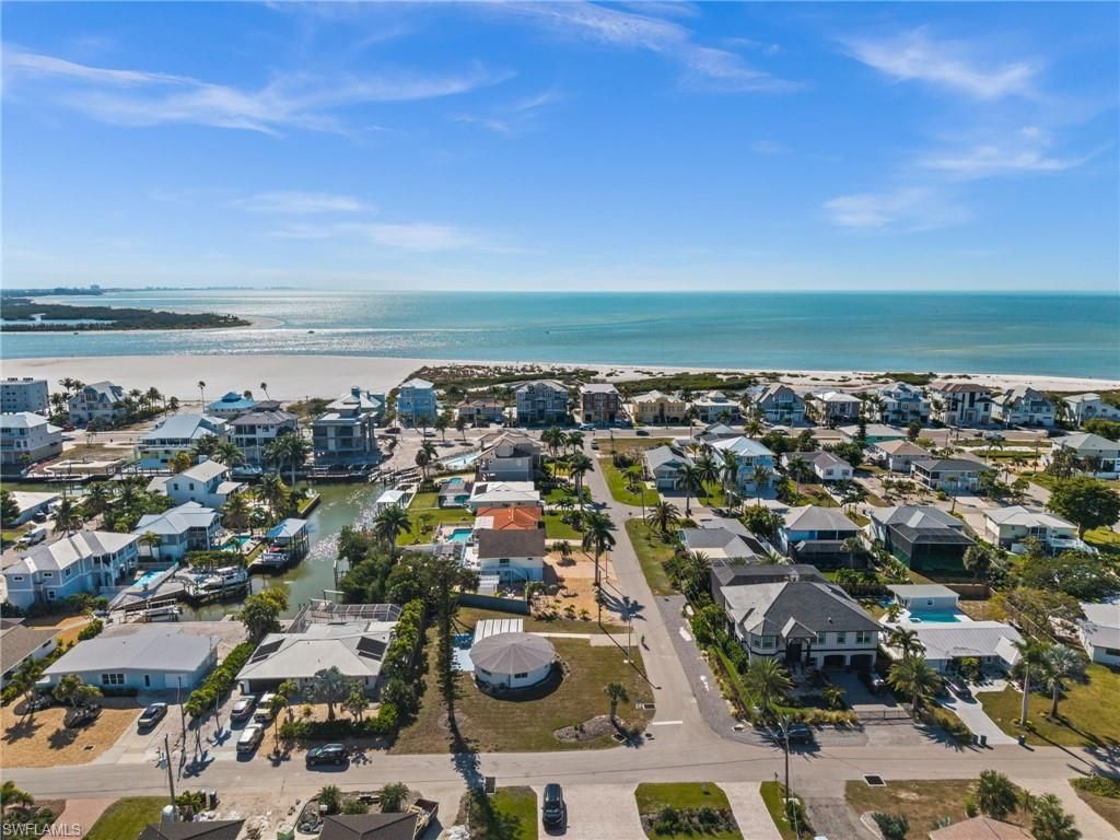 190 Tarpon RD, Fort Myers Beach, FL 33931