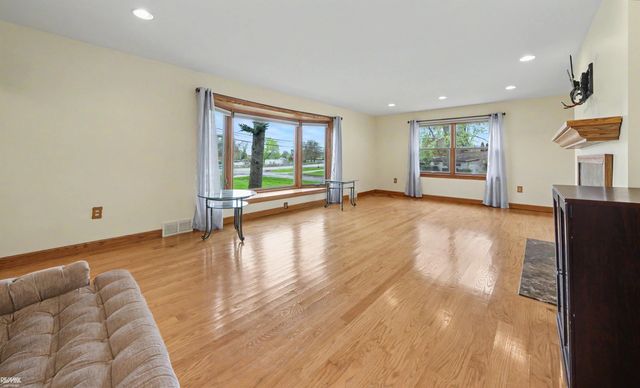 28900 S River Road, Harrison Twp, MI 48045