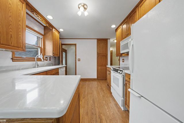 28900 S River Road, Harrison Twp, MI 48045