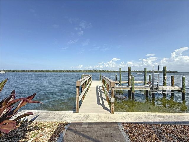 5650 Williams DR, Fort Myers Beach, FL 33931