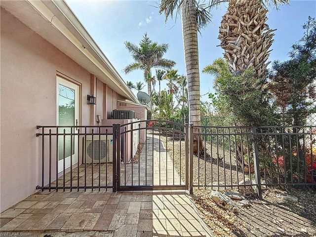 5650 Williams DR, Fort Myers Beach, FL 33931