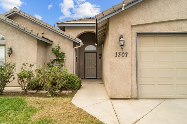 1307 Patsy Street, Porterville, CA 93257