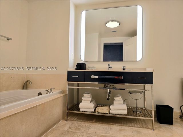 4401 Collins Ave 1401, Miami Beach, FL 33140