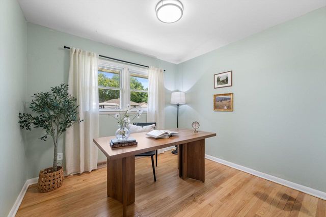 W147N8446 Manchester DRIVE, Menomonee Falls, WI 53051