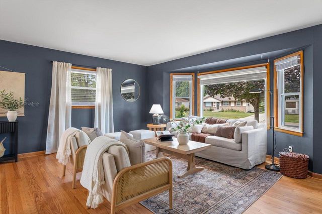 W147N8446 Manchester DRIVE, Menomonee Falls, WI 53051
