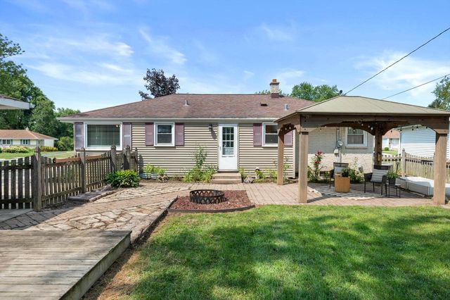 W147N8446 Manchester DRIVE, Menomonee Falls, WI 53051