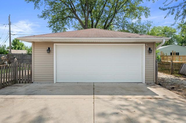 W147N8446 Manchester DRIVE, Menomonee Falls, WI 53051