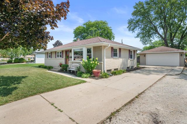 W147N8446 Manchester DRIVE, Menomonee Falls, WI 53051