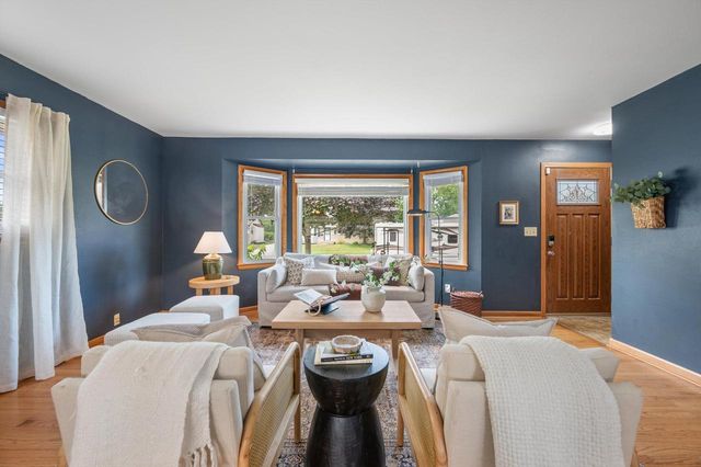 W147N8446 Manchester DRIVE, Menomonee Falls, WI 53051