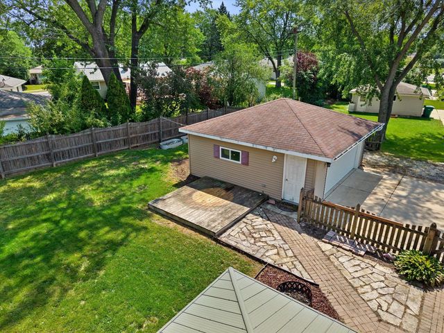W147N8446 Manchester DRIVE, Menomonee Falls, WI 53051