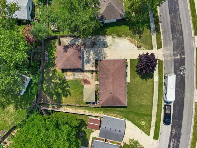 W147N8446 Manchester DRIVE, Menomonee Falls, WI 53051