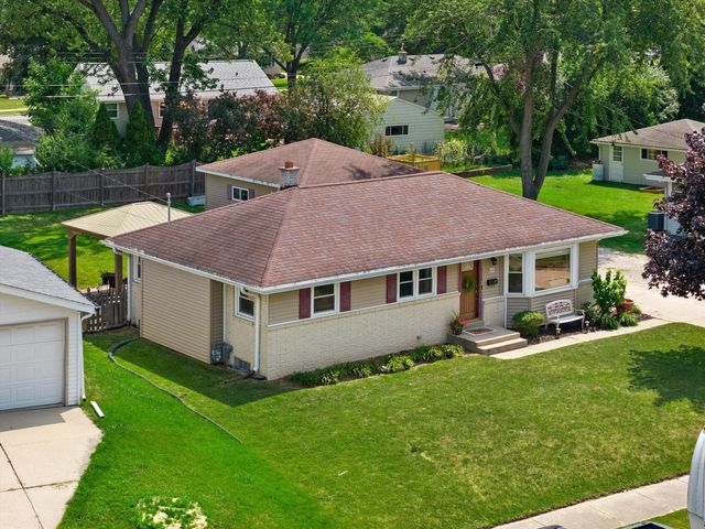 W147N8446 Manchester DRIVE, Menomonee Falls, WI 53051
