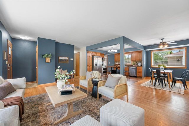 W147N8446 Manchester DRIVE, Menomonee Falls, WI 53051
