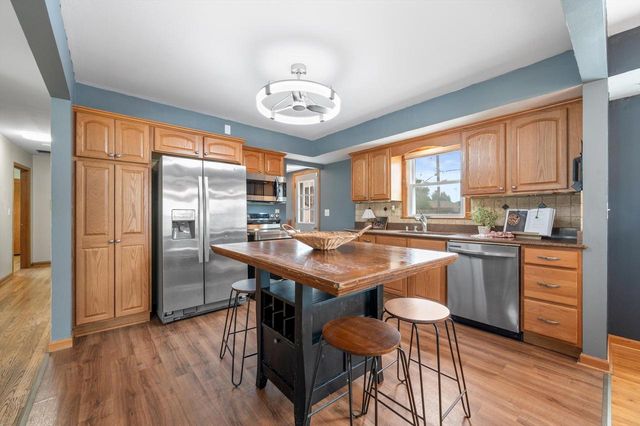 W147N8446 Manchester DRIVE, Menomonee Falls, WI 53051