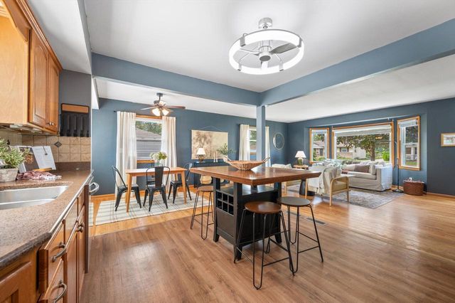 W147N8446 Manchester DRIVE, Menomonee Falls, WI 53051