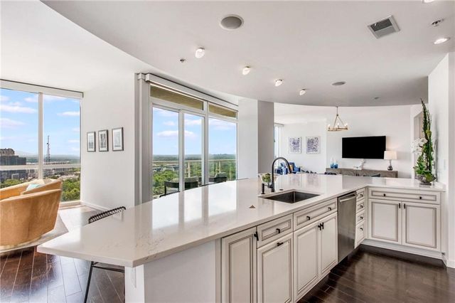 3325 Piedmont NE Road 2205, Atlanta, GA 30305