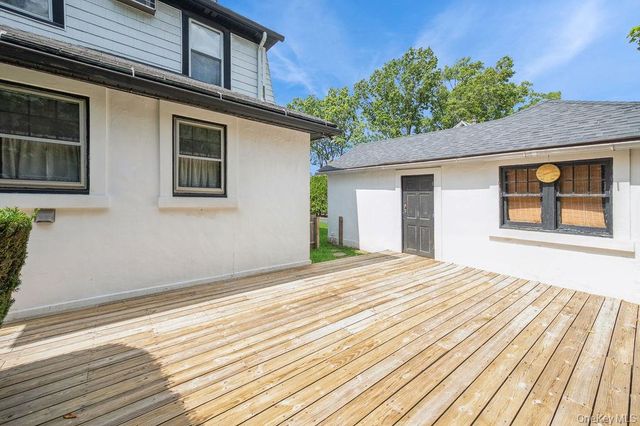 324 Linden Place, Westbury, NY 11590