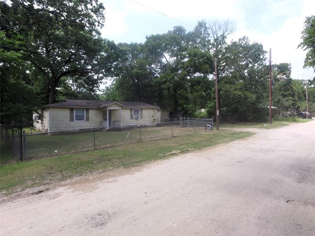 1819 Grady Road, Hawk Cove, TX 75474