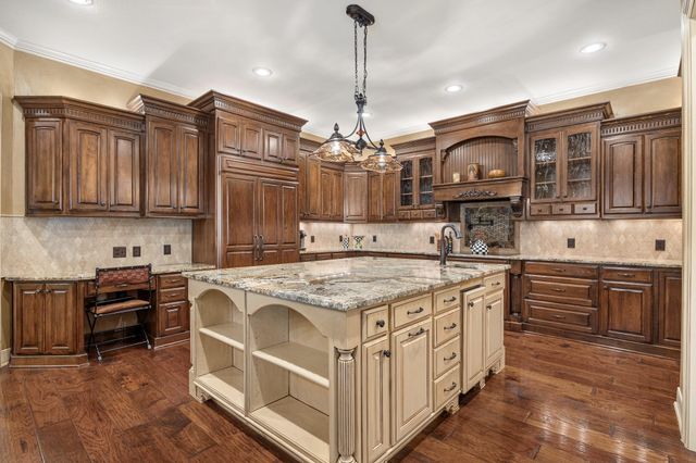 7120 Nottaway Drive, Tyler, TX 75703