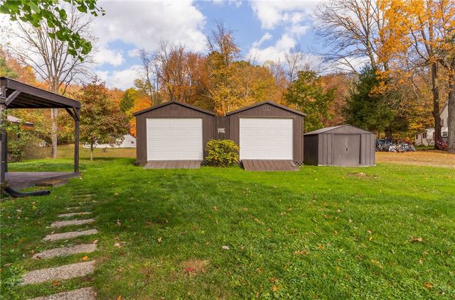 2740 Maple Ln, Shenango, PA 16134