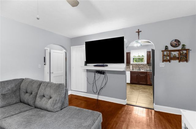 2740 Maple Ln, Shenango, PA 16134