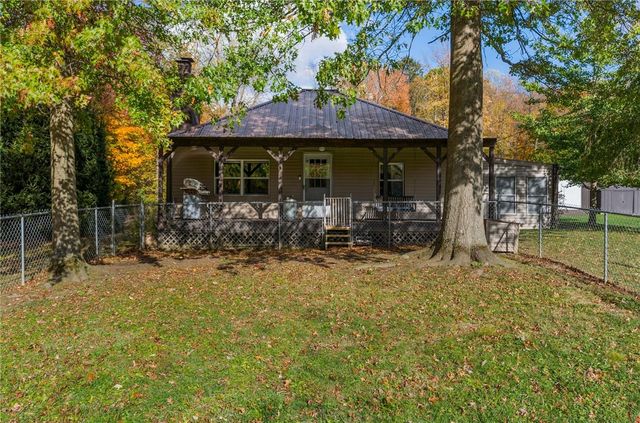 2740 Maple Ln, Shenango, PA 16134