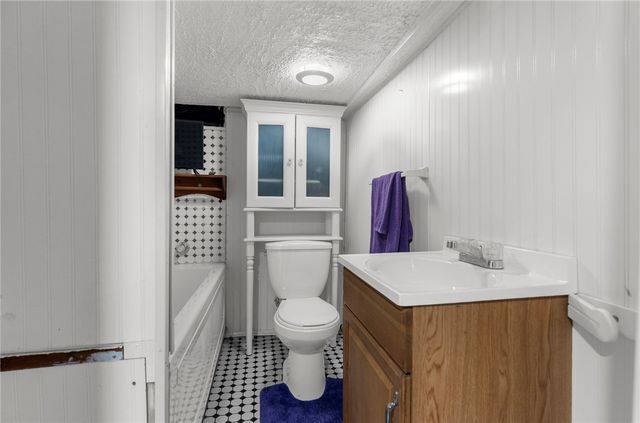 2740 Maple Ln, Shenango, PA 16134