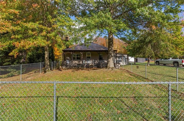 2740 Maple Ln, Shenango, PA 16134