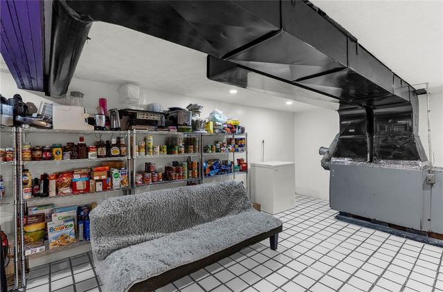 2740 Maple Ln, Shenango, PA 16134