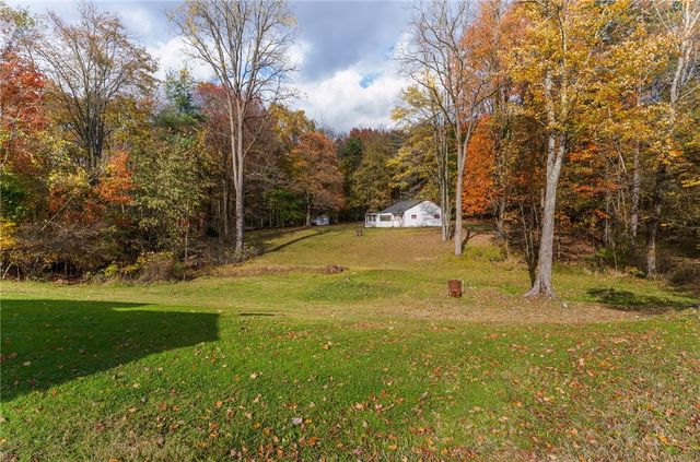 2740 Maple Ln, Shenango, PA 16134