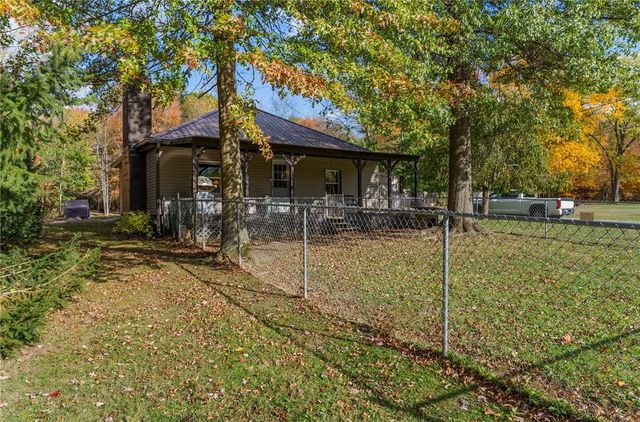 2740 Maple Ln, Shenango, PA 16134