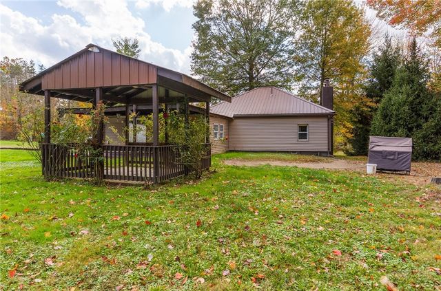 2740 Maple Ln, Shenango, PA 16134