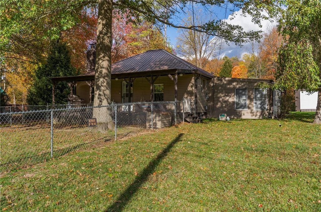 2740 Maple Ln, Shenango, PA 16134