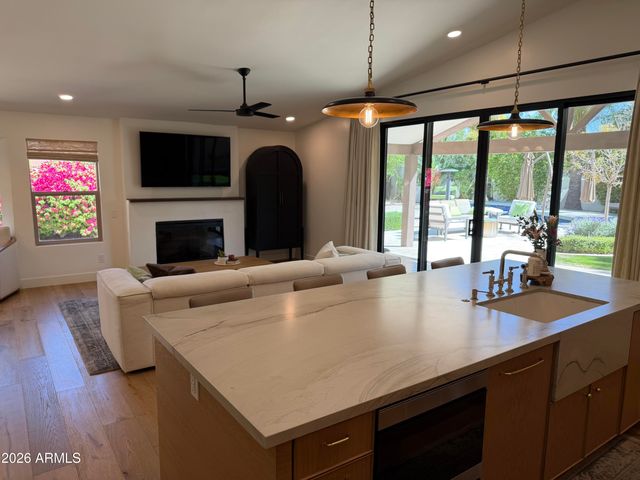 5537 E GRANDVIEW Road, Scottsdale, AZ 85254