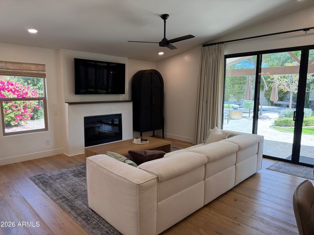 5537 E GRANDVIEW Road, Scottsdale, AZ 85254