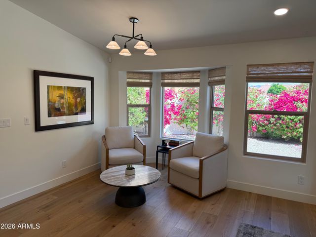 5537 E GRANDVIEW Road, Scottsdale, AZ 85254