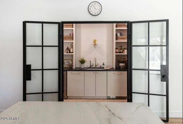 5537 E GRANDVIEW Road, Scottsdale, AZ 85254