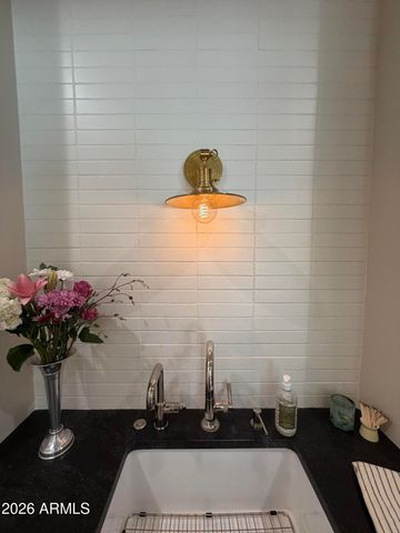 5537 E GRANDVIEW Road, Scottsdale, AZ 85254