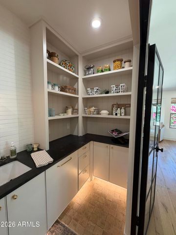 5537 E GRANDVIEW Road, Scottsdale, AZ 85254