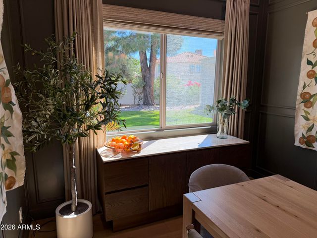 5537 E GRANDVIEW Road, Scottsdale, AZ 85254