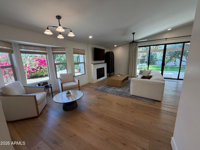 5537 E GRANDVIEW Road, Scottsdale, AZ 85254