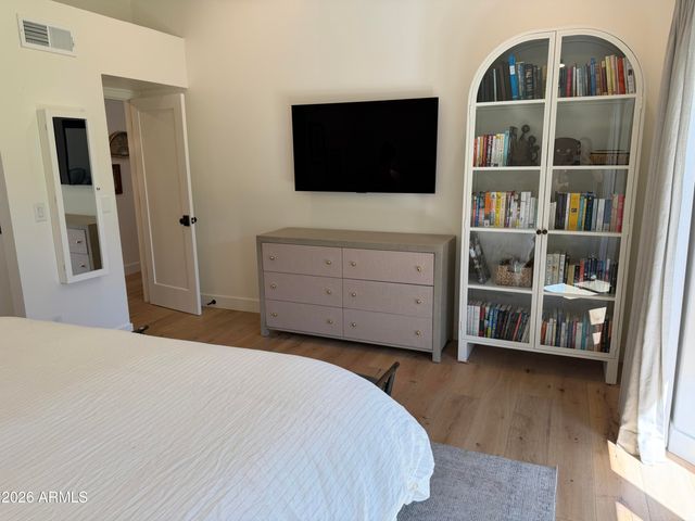 5537 E GRANDVIEW Road, Scottsdale, AZ 85254