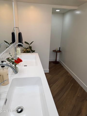 5537 E GRANDVIEW Road, Scottsdale, AZ 85254