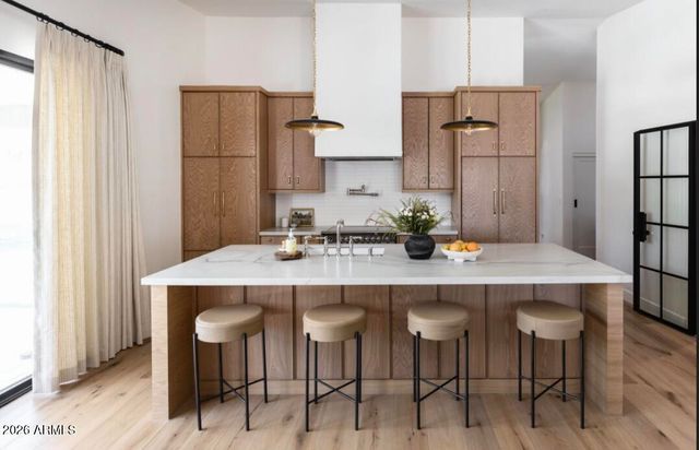 5537 E GRANDVIEW Road, Scottsdale, AZ 85254