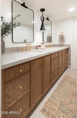 5537 E GRANDVIEW Road, Scottsdale, AZ 85254