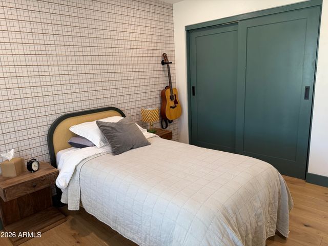 5537 E GRANDVIEW Road, Scottsdale, AZ 85254