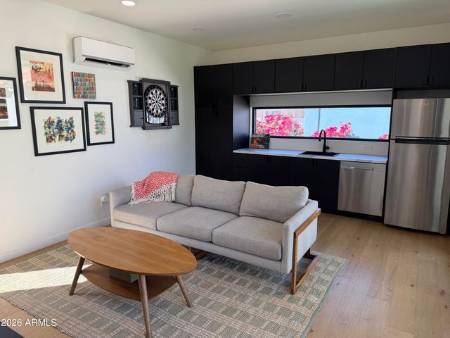 5537 E GRANDVIEW Road, Scottsdale, AZ 85254