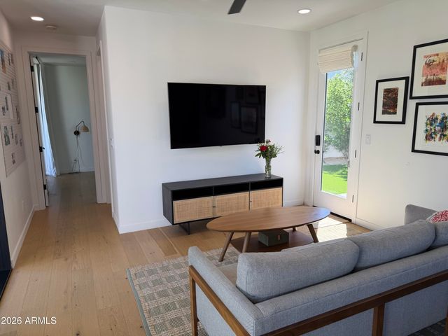 5537 E GRANDVIEW Road, Scottsdale, AZ 85254